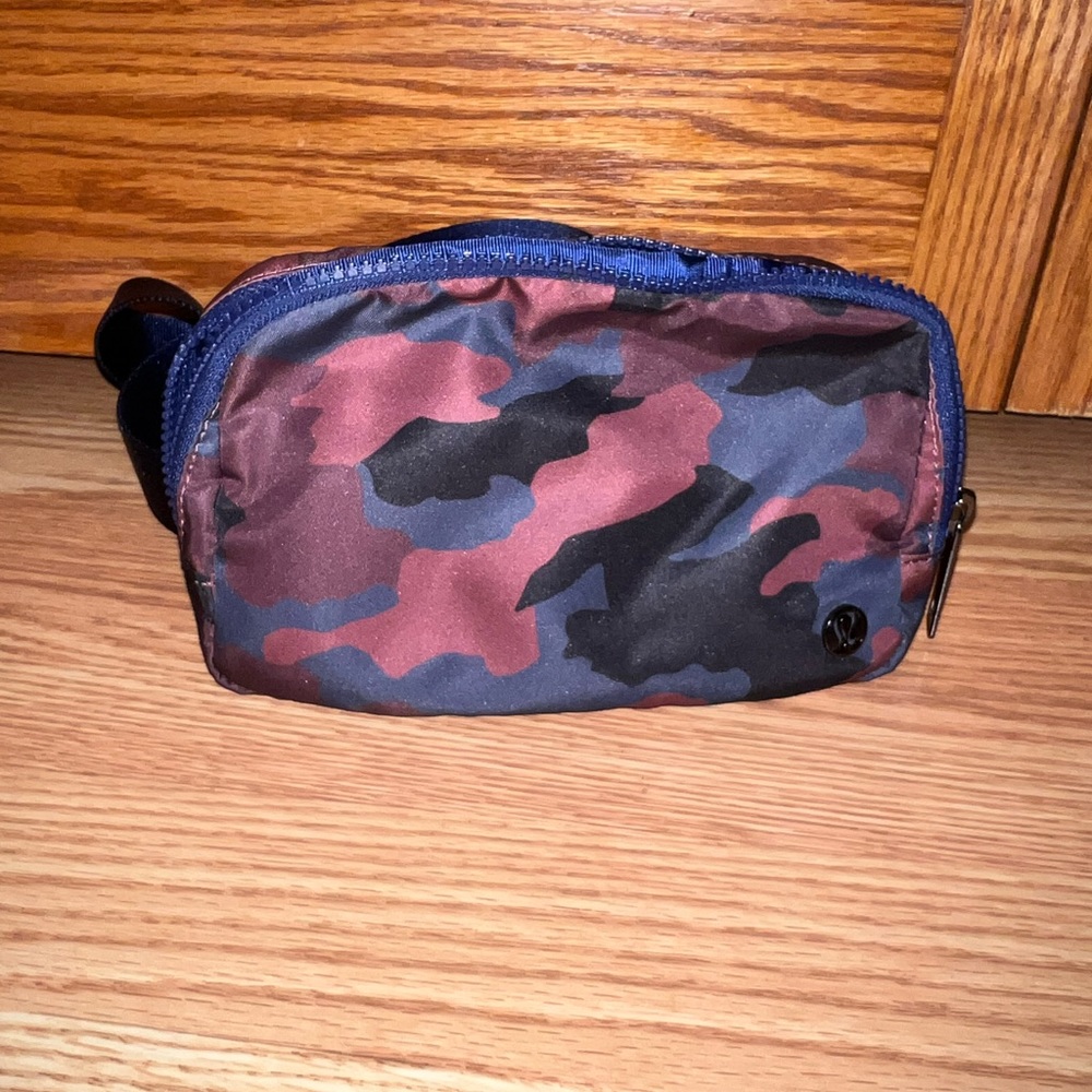EUC Lululemon Everywhere Belt Bag